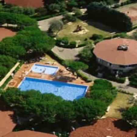 Cozy With Shared Pool Appartamento