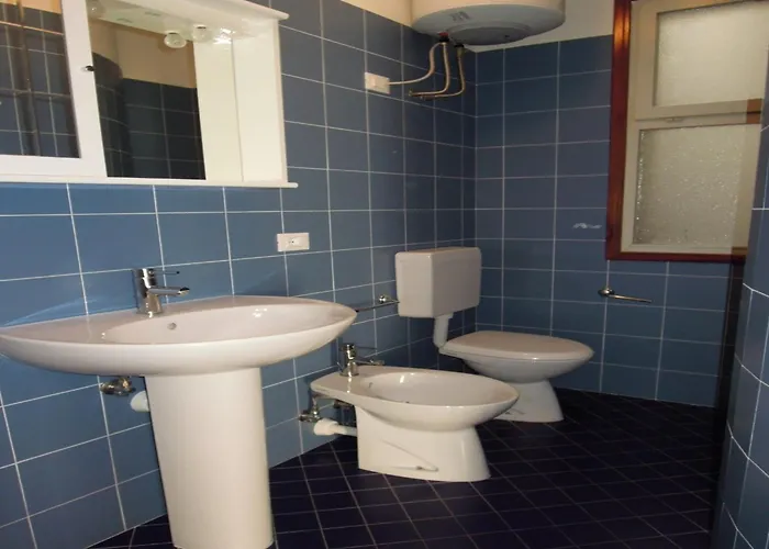 Cozy With Shared Pool Apartment